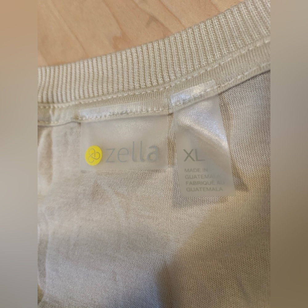 Zella v-neck t-shirt XL - Picture 5 of 8